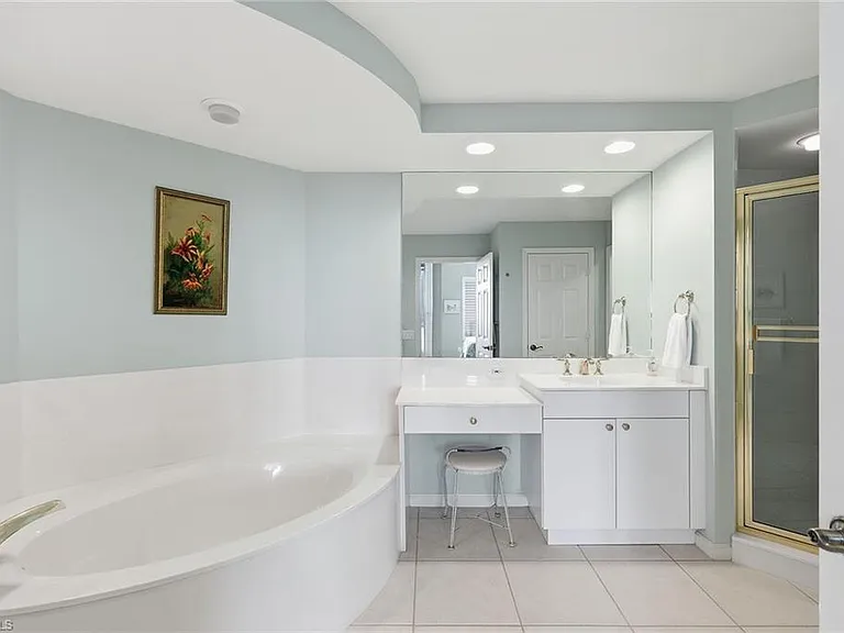 420 Cove Tower Dr #1404 — Photo 18