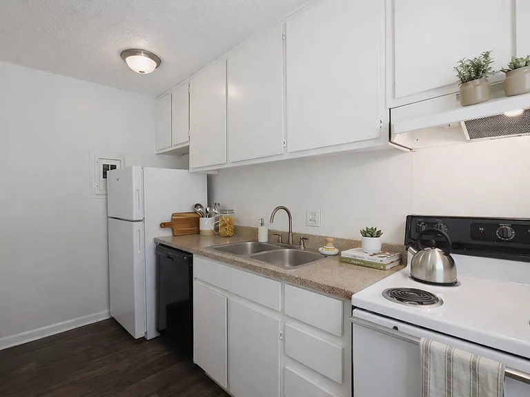 Hampton Hall | Comfort, Convenience, & Community All In One — Photo 153