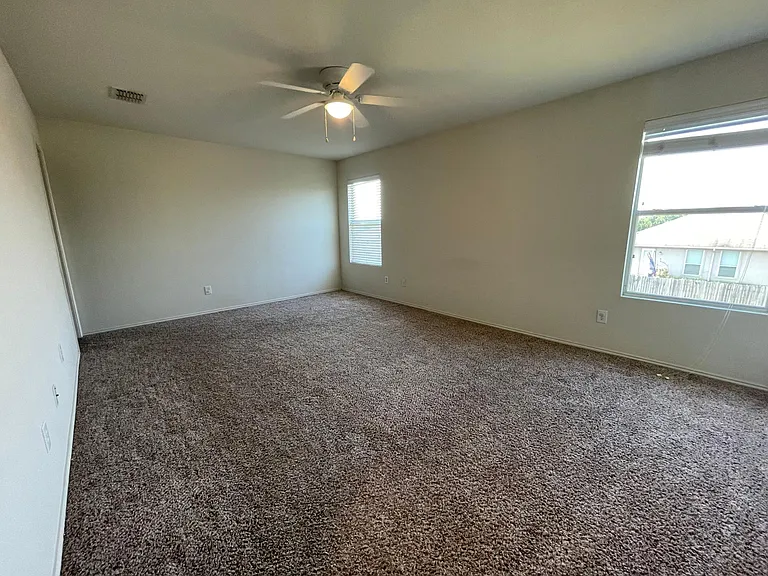 2801 Mockingbird St — Photo 13
