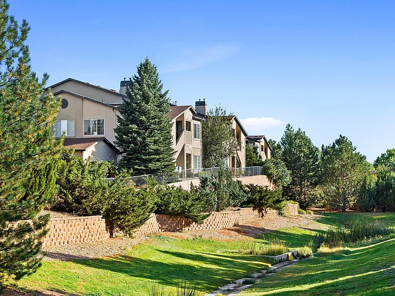 Summerfield Condominiums — Photo 13