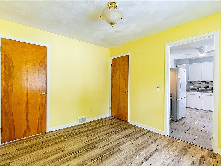 138 Clark Ave — Photo 22