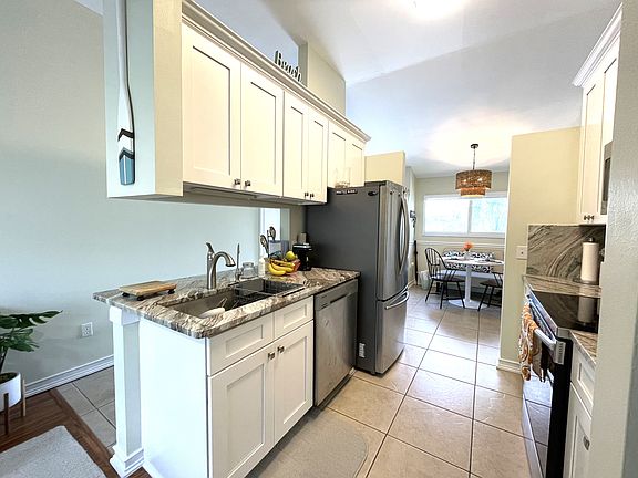 5th image of 420 Beach Park Ln