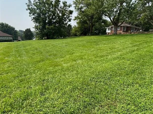 4216 Gene Field Rd, Saint Joseph, MO 64506