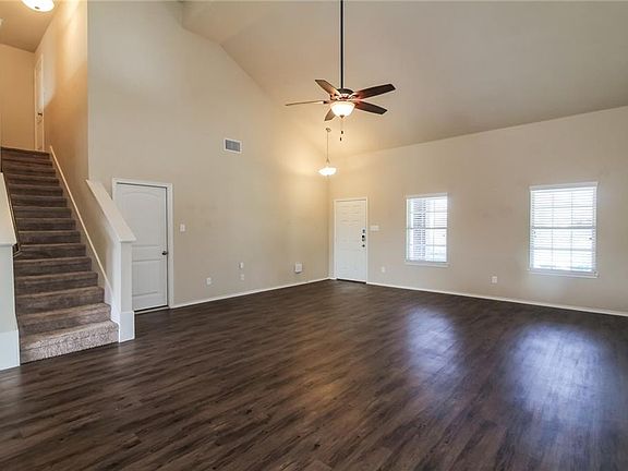 3rd image of 2109 Meadow Park Dr