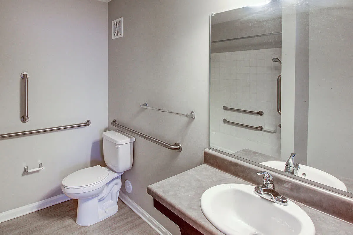 Northside Drive Apartments — Photo 2