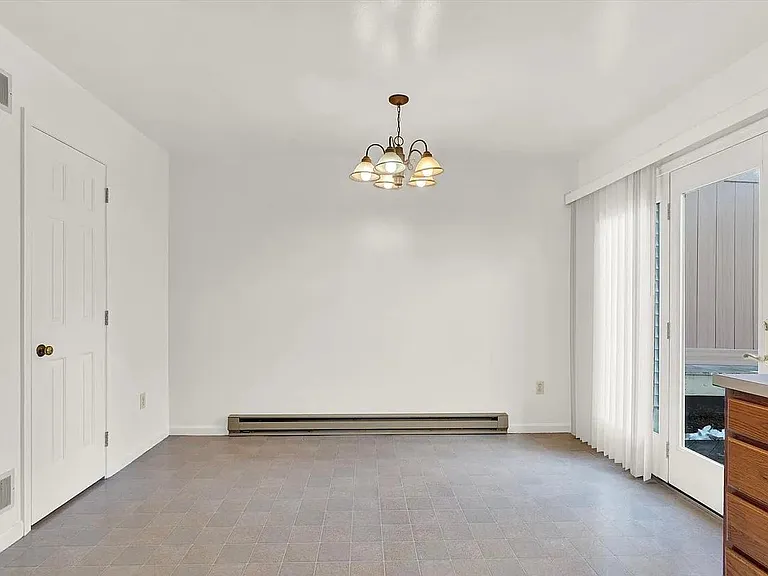 417 N Market St — Photo 8