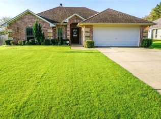 709 E Hubbard St, Lindale, TX 75771