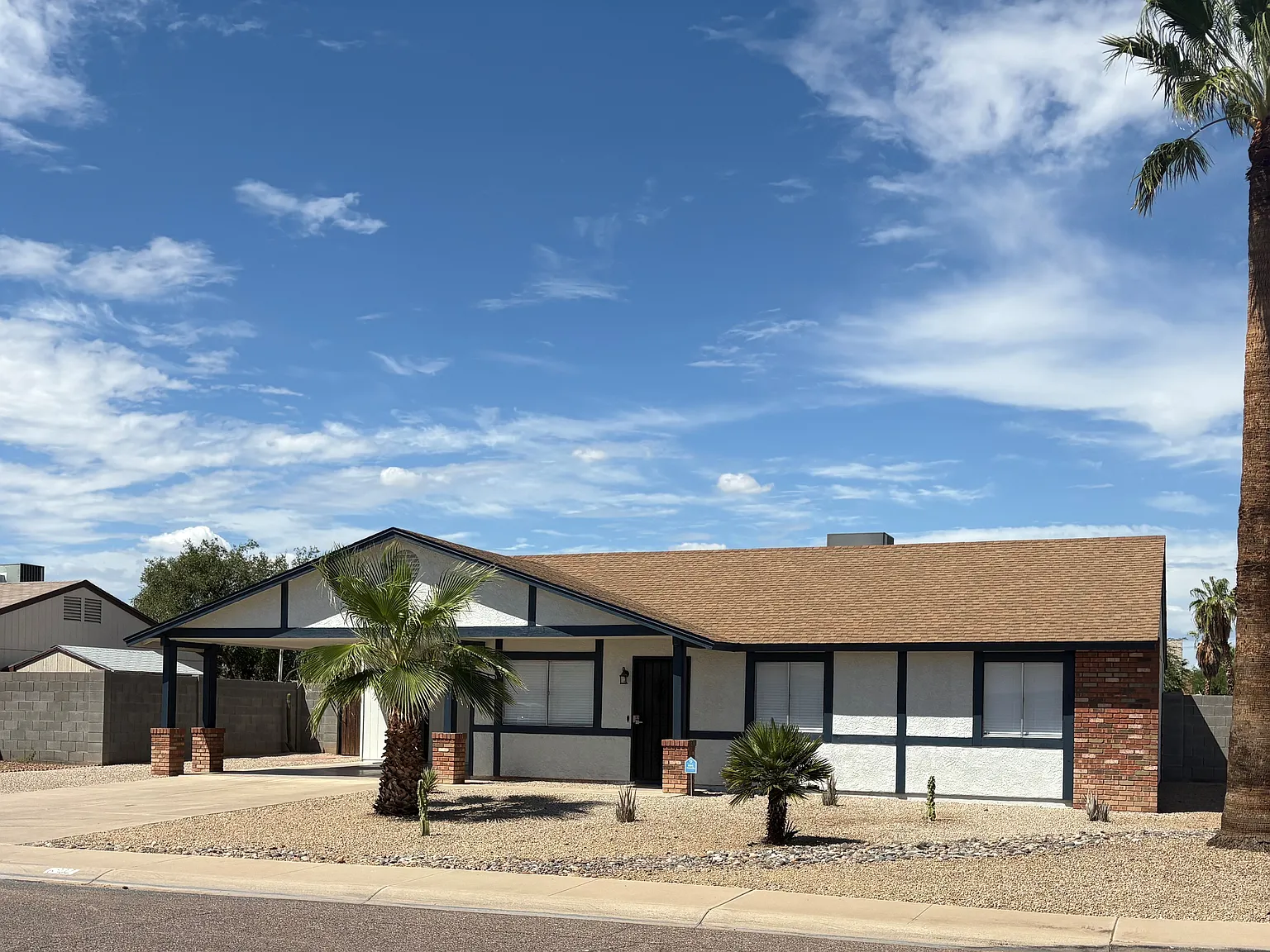 6902 W Canterbury Dr — Photo 1