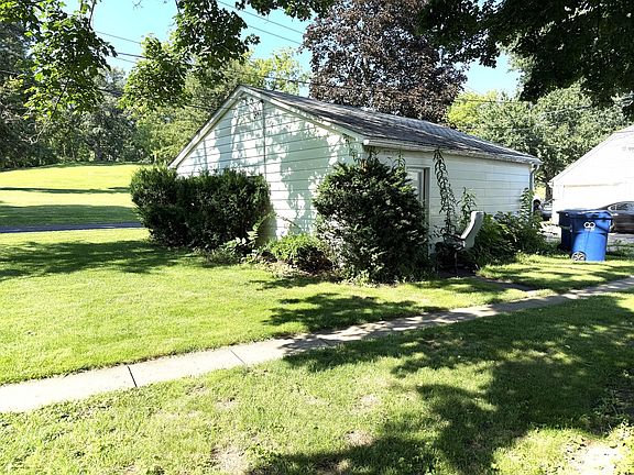 5th image of 739 N Howell St