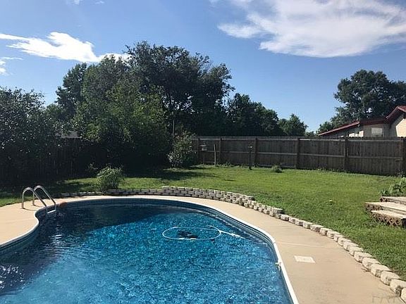 2nd image of 2535 Chateau Ct