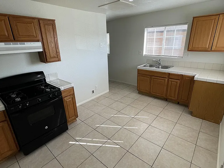 1718 Jefferson St #1 — Photo 2
