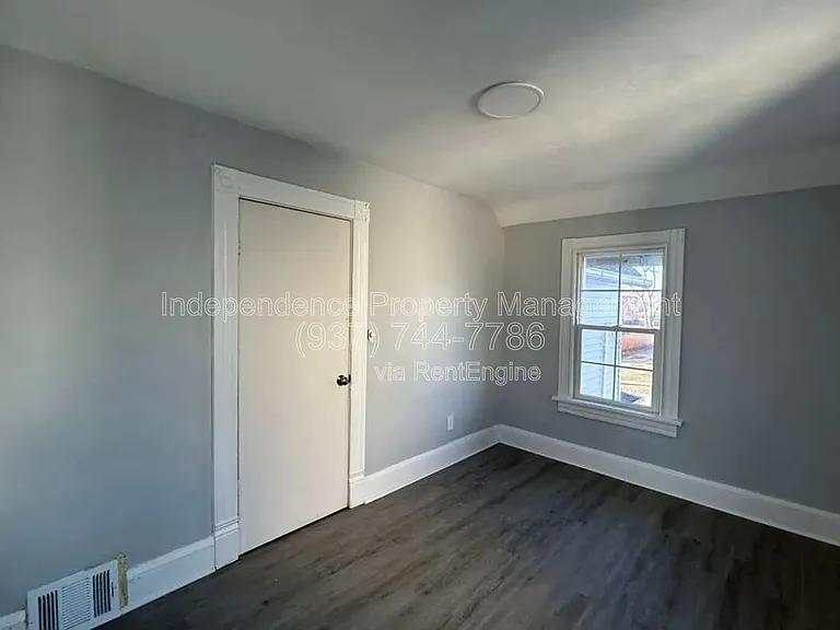 200 E 31st St — Photo 12