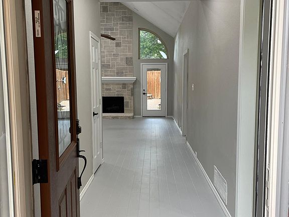 3rd image of 4420 Clearwater Trl