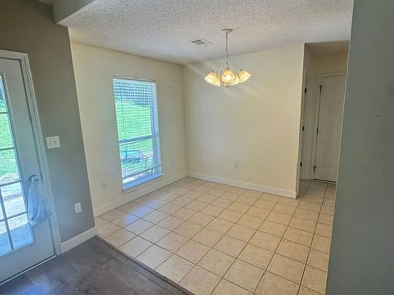 712 Denise Dr — Photo 8