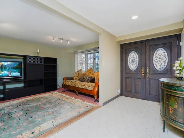 333 Mayfair Drive North image 7 of 34