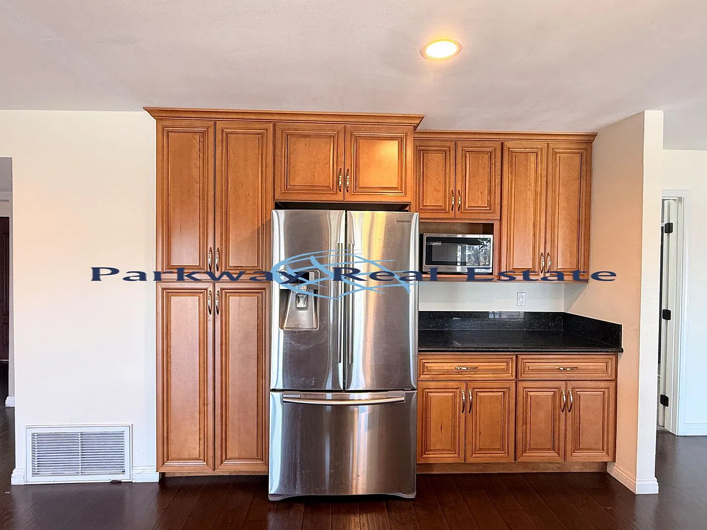 4 Bedroom Home with a View — Photo 4