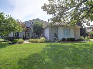 1104 Sunny Acres Rd, Mahomet, IL 61853