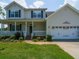 15 Rustcraft Dr, Greer, SC 29651