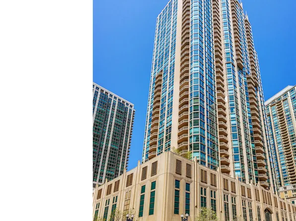 21 E Huron St APT 4302, Chicago, IL 60611