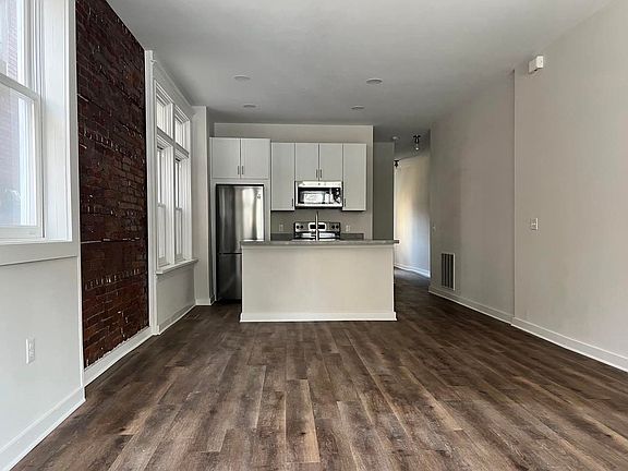 3rd image of 2039 Green St #1