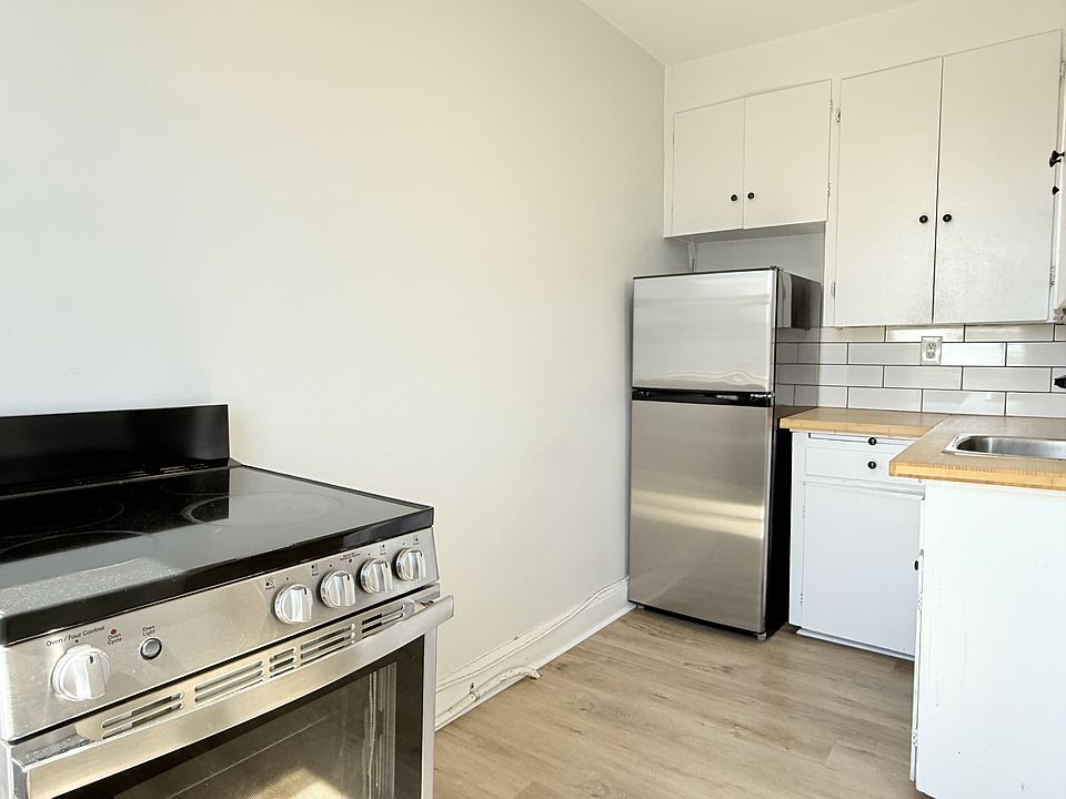 1st image of 74 Hanna St W Unit 9