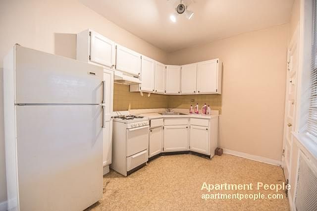 1st image of 3402 N Ashland Ave APT 3R