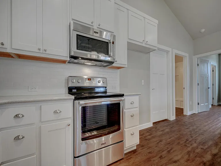 240 Rose Dr — Photo 12