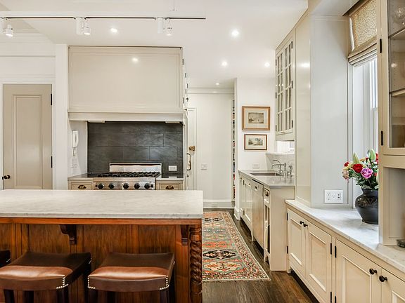 5th image of 40 W 67th St APT 6B