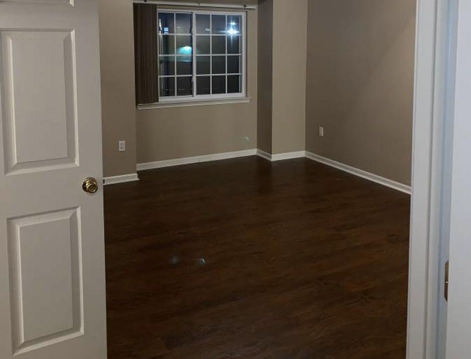 1st image of 5547 Twin Oaks Dr