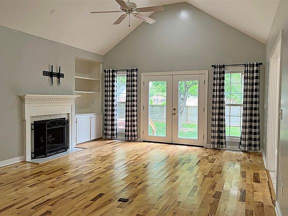 4th image of 1002 Dogwood Dr