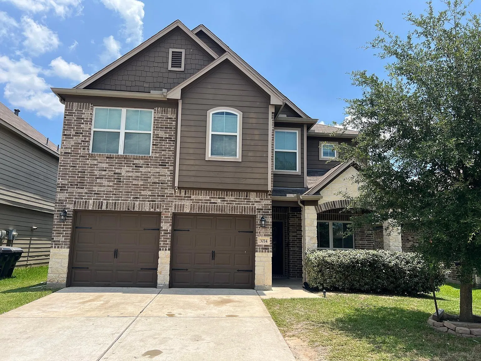 3 bed, 2.5 bath, 2224 sqft, $2,000 — Photo 2
