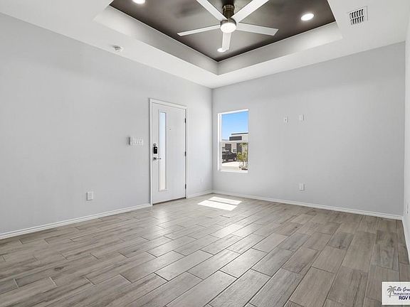 3rd image of 1717 Clinton St #18