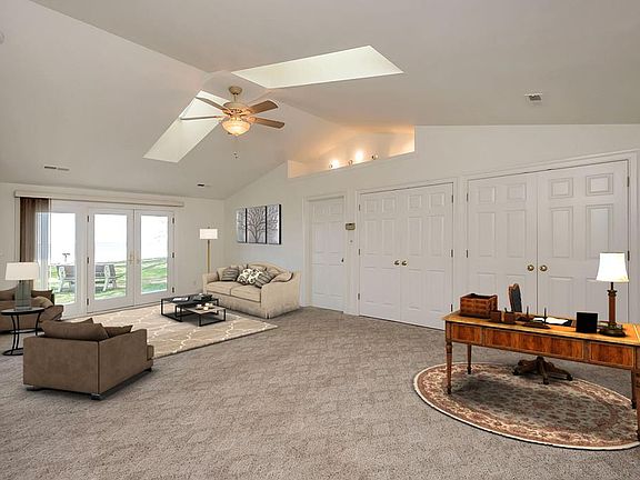 4th image of 251 Waterview Dr