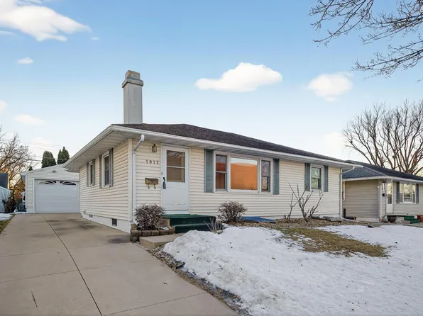 1912 16 1/2 St NW, Rochester, MN 55901