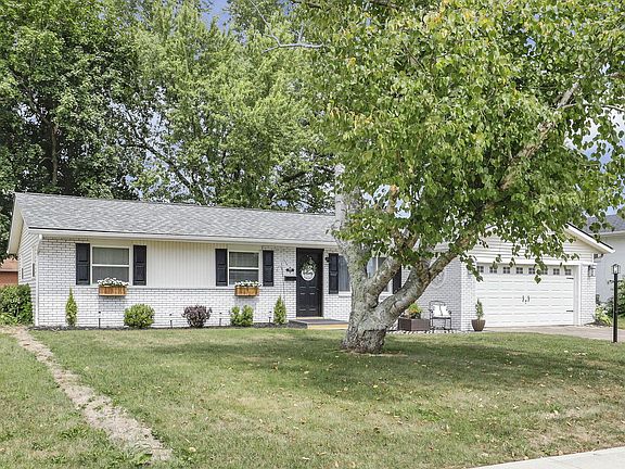 4th image of 48 Maureen Dr