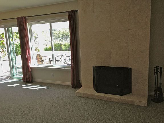 Living Room w/fireplace