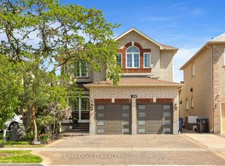 702 Twain Ave, Mississauga, ON L5W1K7