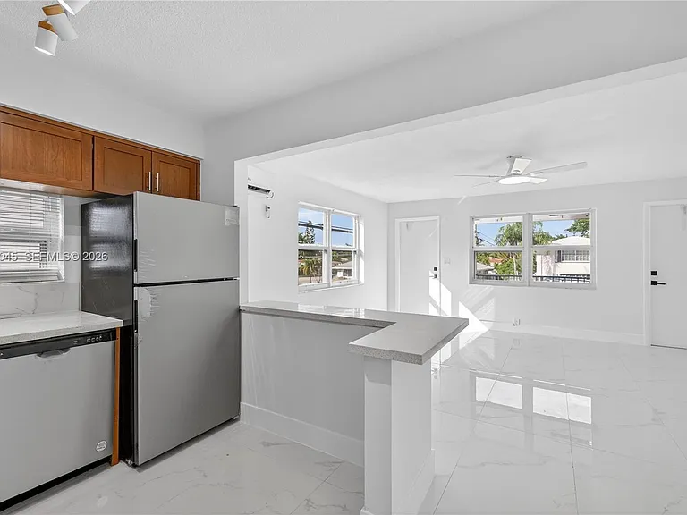 1520 NE 56th St #8 — Photo 9