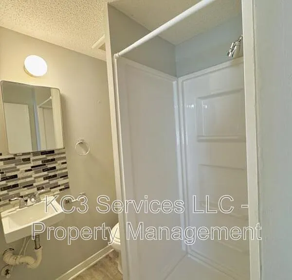 6131 NE Vivion Rd — Photo 6