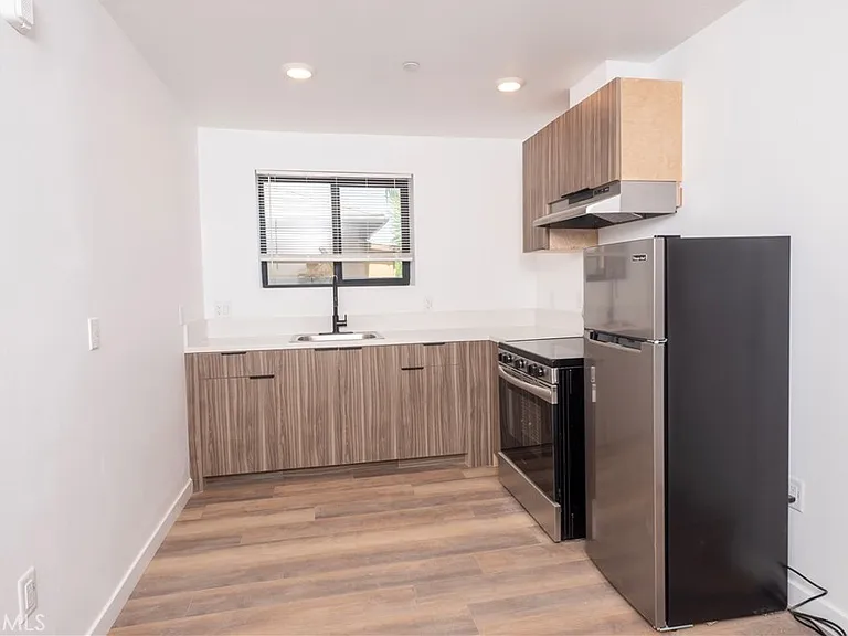 2341 Sheridan St — Photo 6