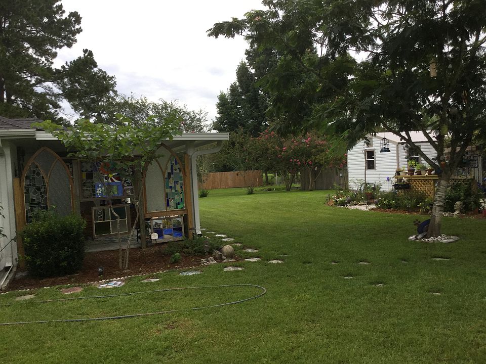 2nd image of 121 SW Melon Ct