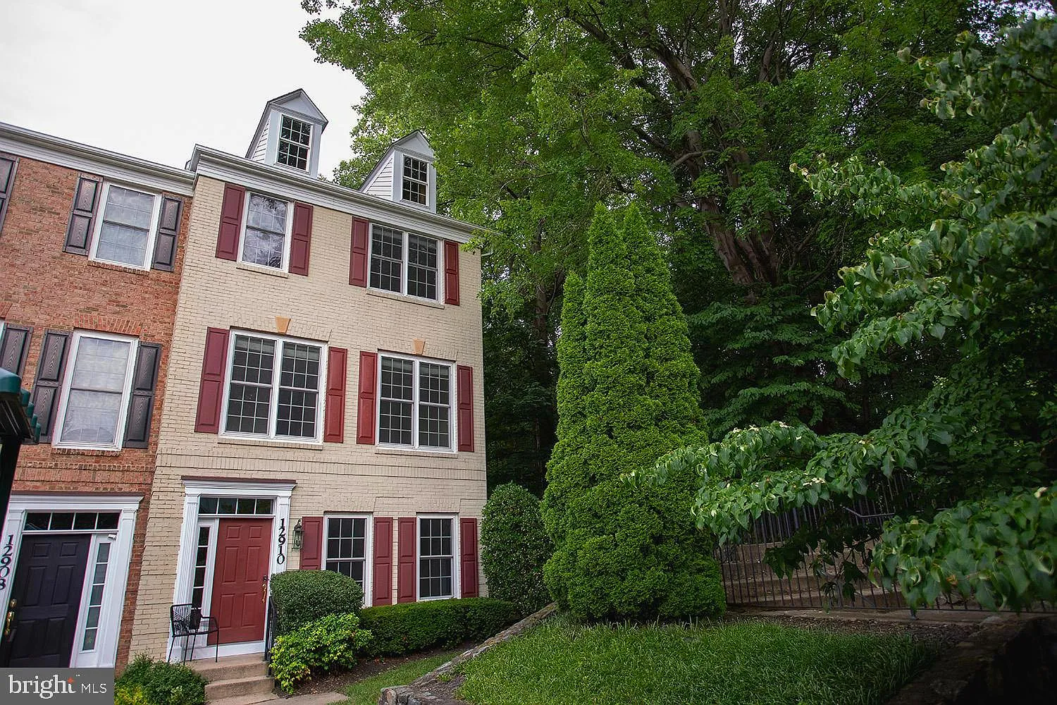 3 bed, 4.0 bath, 2027 sqft, $3,200 — Photo 1