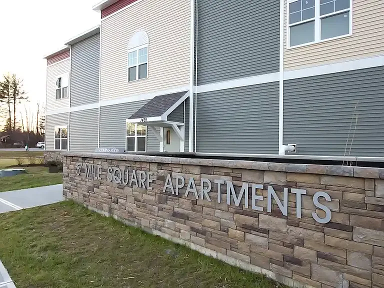 Five Mile Square — Photo 4
