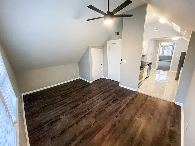1115 W 49th St — Photo 33