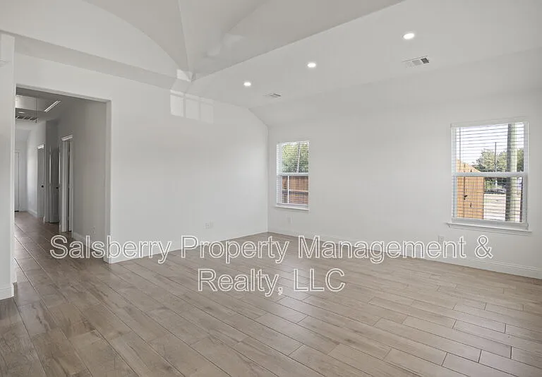 338 S 3rd St — Photo 6