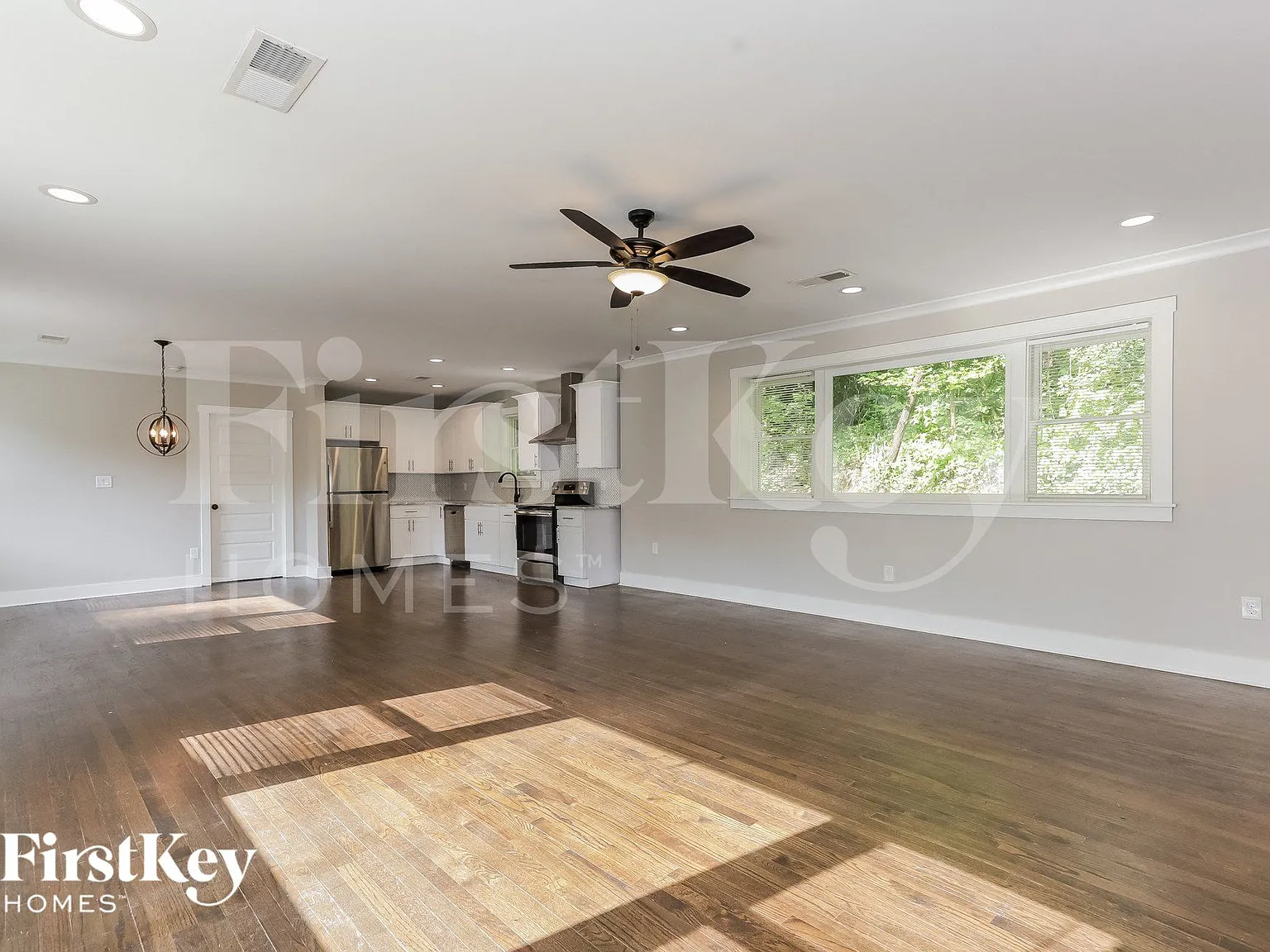 3 bed, 2.0 bath, 1609 sqft, $2,555 — Photo 3