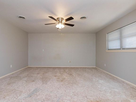 3rd image of 3205 Linda Ln