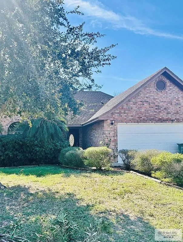 3 bed, 2.0 bath, 1715 sqft, $2,400 — Photo 1