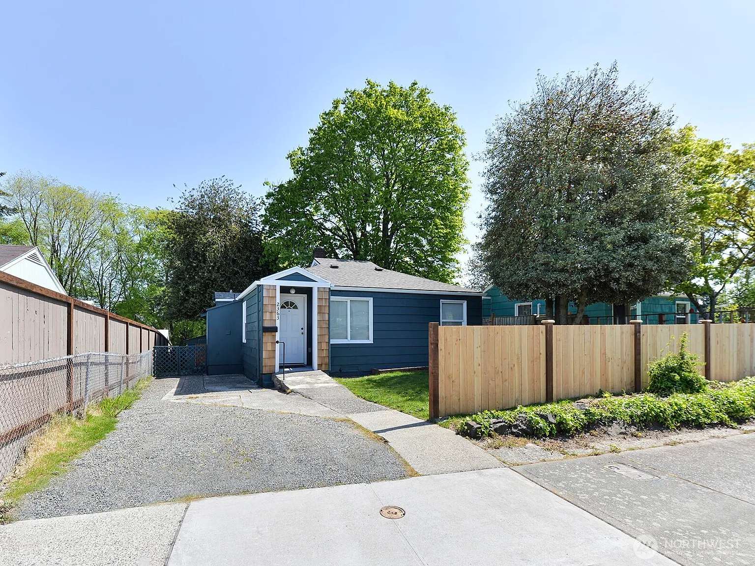 2363 S Hosmer photo 1