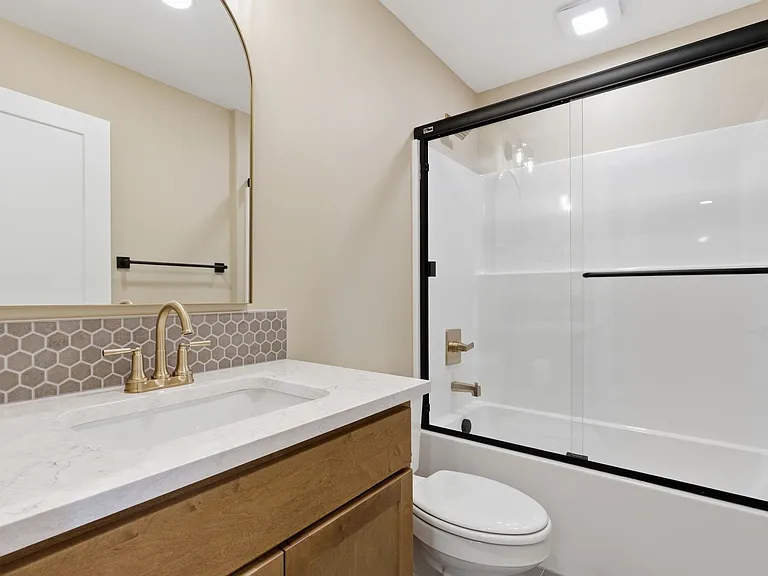 2134 E Beaumont St — Photo 29